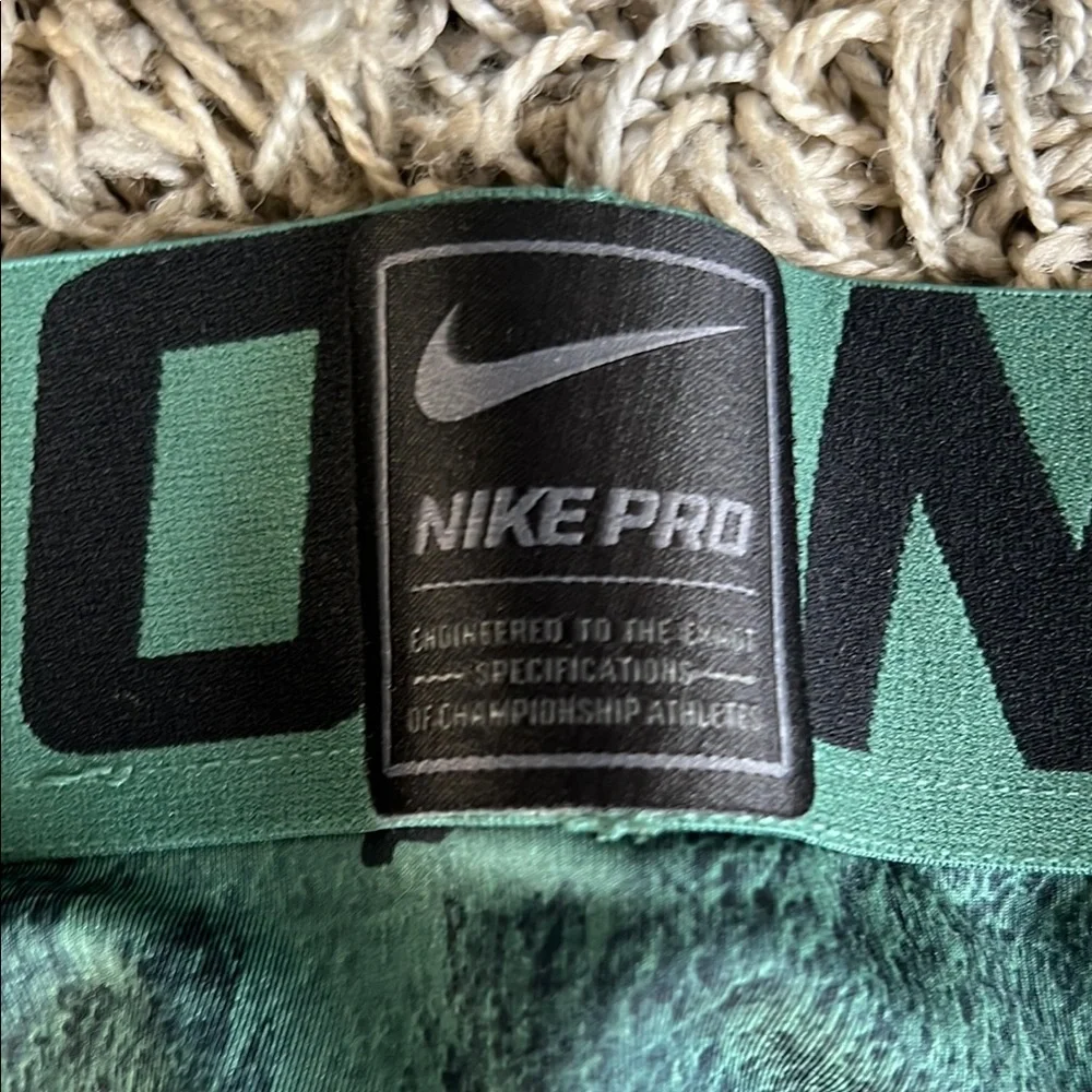 Nike: Pro Forest Green Leggings - Picture 4 of 4